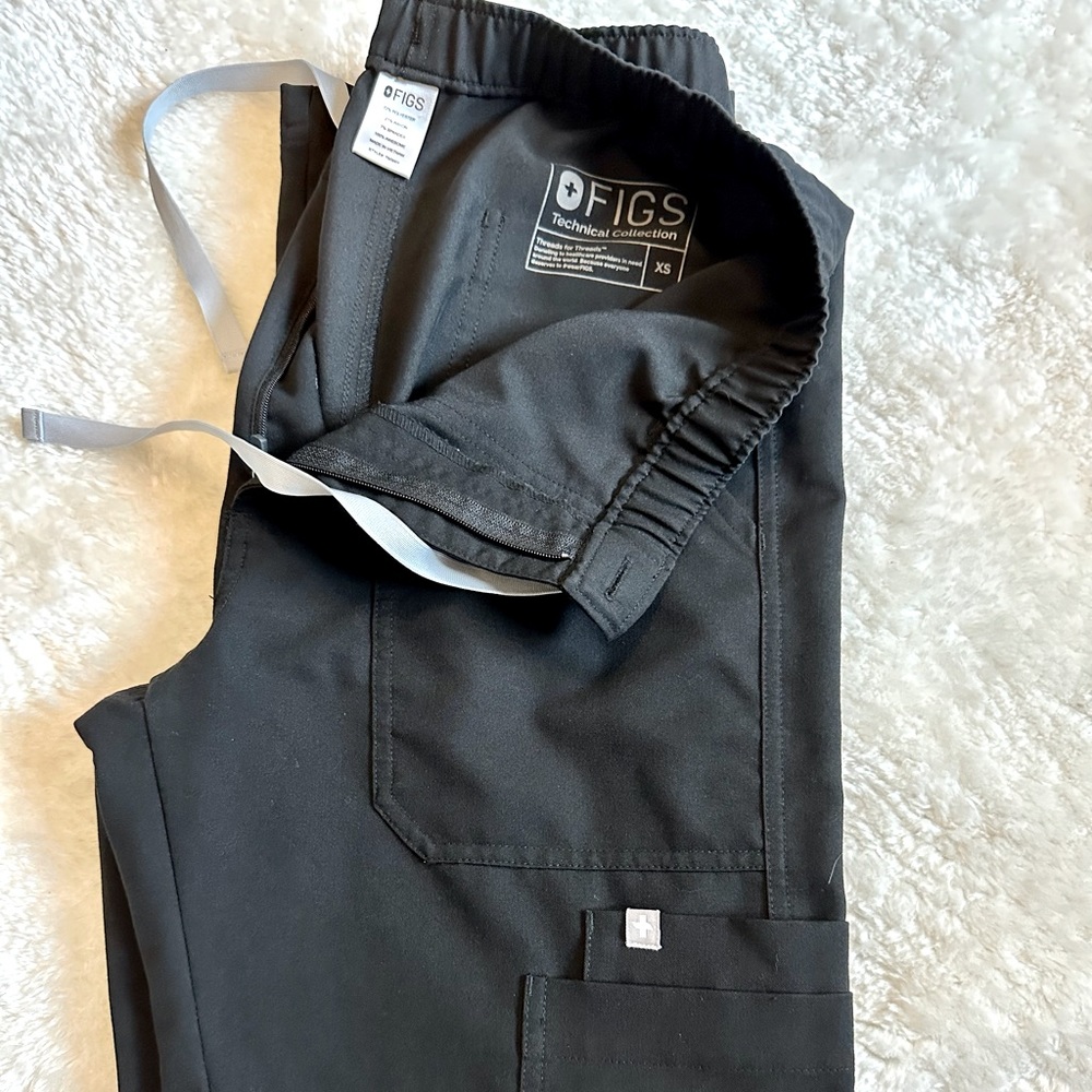 Mens XS Figs Scrubs: Black